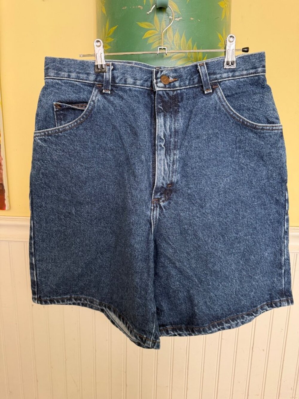 Vintage Lee High-Waist Denim Jean Shorts Women’s Size 14 Medium Wash